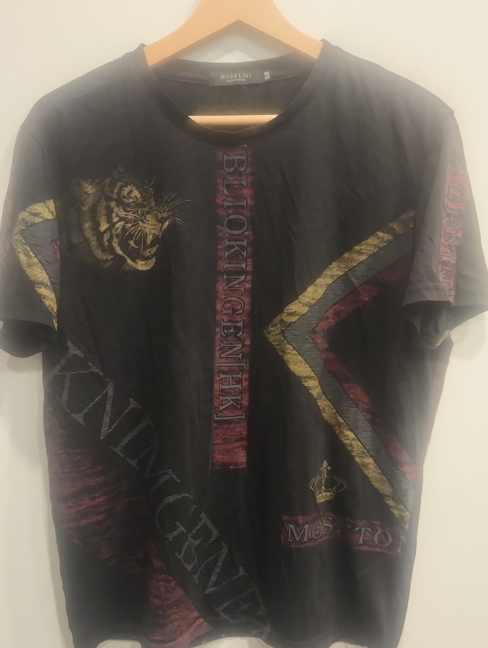 Black Short-Sleeve Graphic Tee with Tiger & Chevron Details